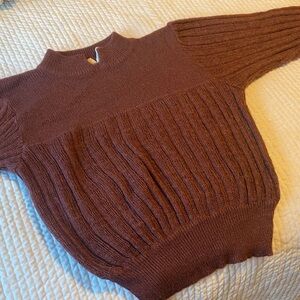 Ribbed Mock Neck Sweater in Brown/Maroon